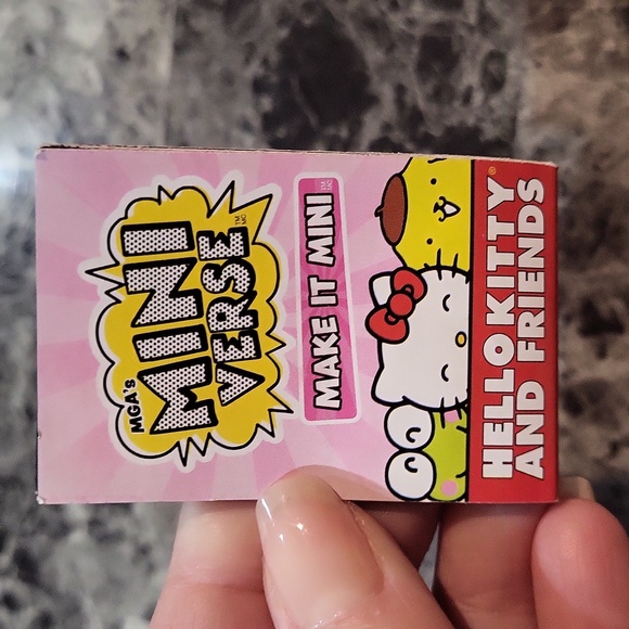 Miniverse Make It Mini Hello Kitty & Friends Cupcakes - Picture 3 of 4